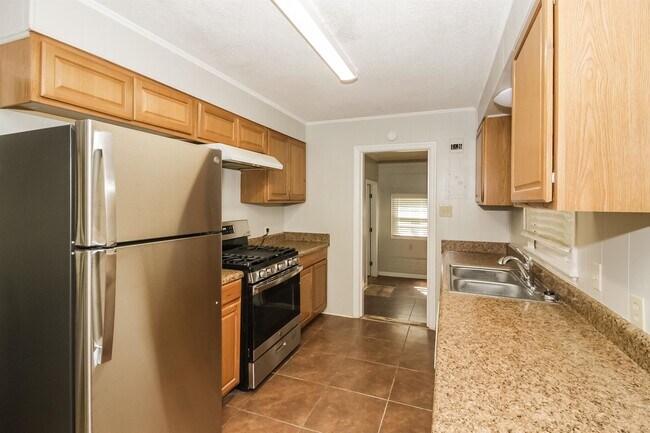 Building Photo - 4570 E Dearing Rd