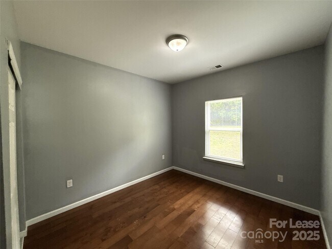 Building Photo - 635 Northway Dr