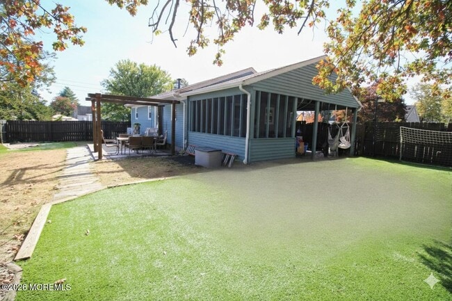 Building Photo - 60 Shell St