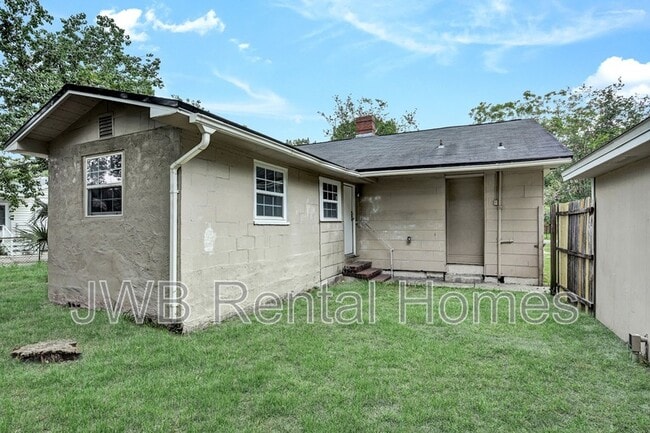 Building Photo - 3504 Hyacinth St