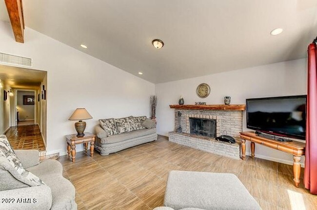 Building Photo - 137 E Fremont Dr