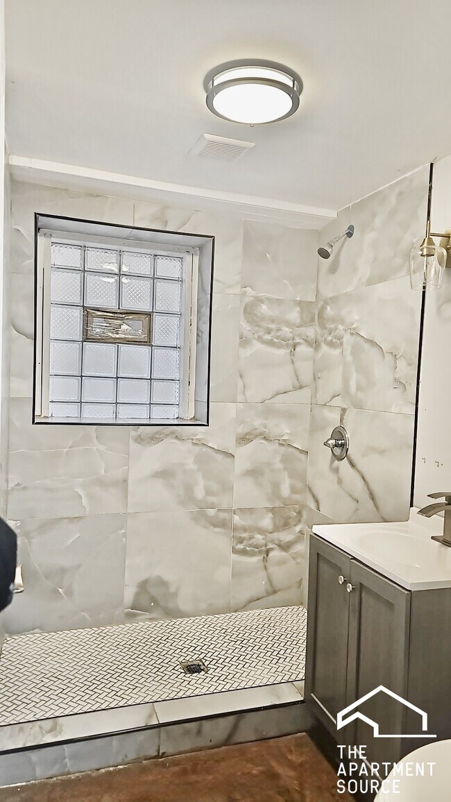 Building Photo - 3539 W Grenshaw St