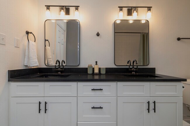 Building Photo - 1704 Kynette Dr