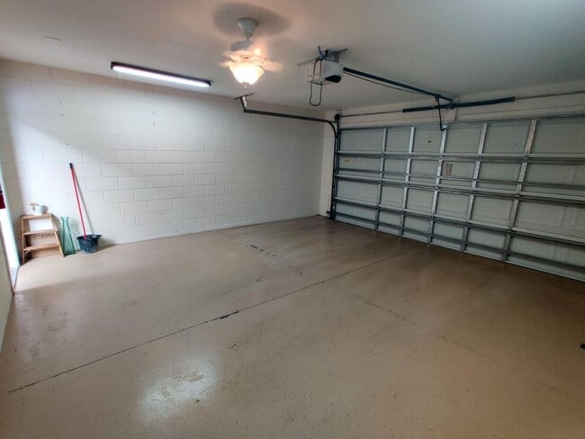 Building Photo - 11855 Deer Path Way