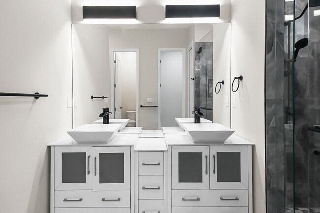 Building Photo - 1143 SW Estaugh Ave