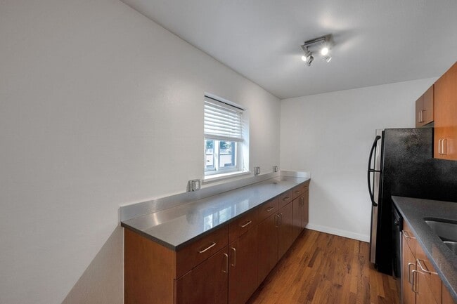 Building Photo - Charming 2BR Condo in Denver