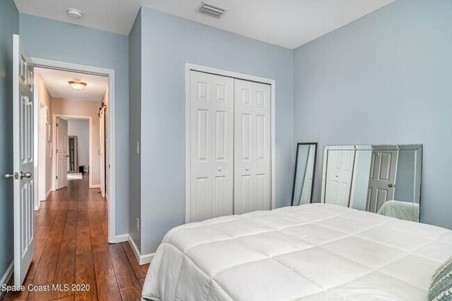 Building Photo - End Unit in Lake Washington Townhomes!!