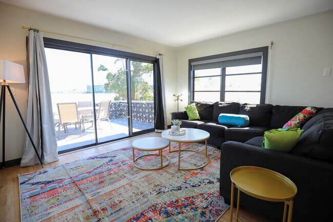 Building Photo - Fully Furnished Luxury Waterfront Unit w/in Walking Distance to the Shopping, Beach, Restaurants,...