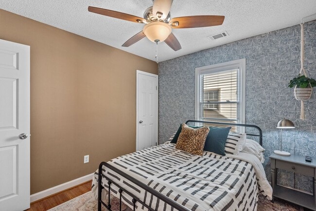 Building Photo - 4 Bedroom Home in Virginia Beach