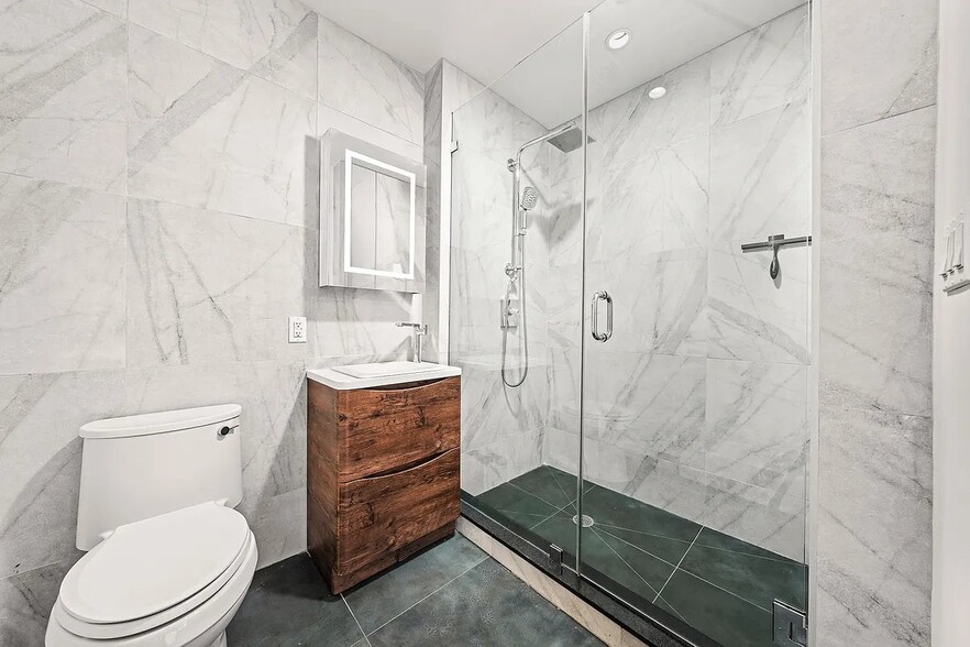 Building Photo - 401 Rutland Rd