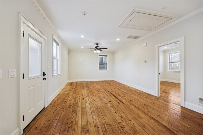 Building Photo - 840 Alexander St