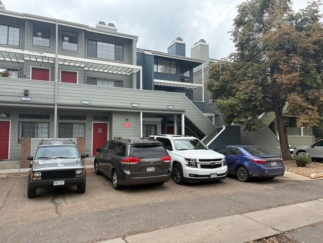 Primary Photo - Top Floor 2 Bed 1.5 Bath Two Story Condo I...