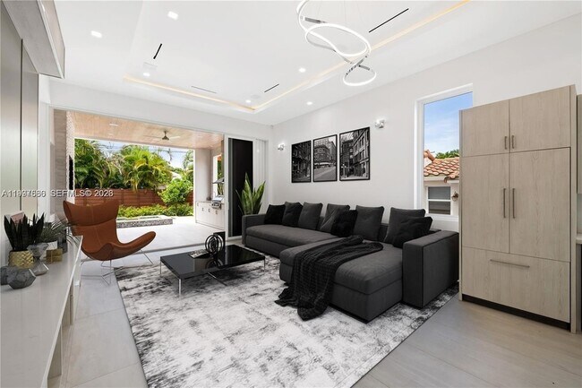 Building Photo - 1615 NE 3rd Ct