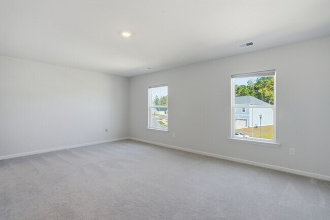 Building Photo - 145 Binscombe Ln