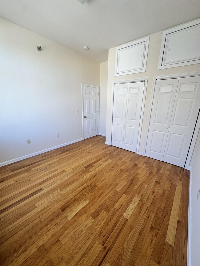 Building Photo - 123 43rd St