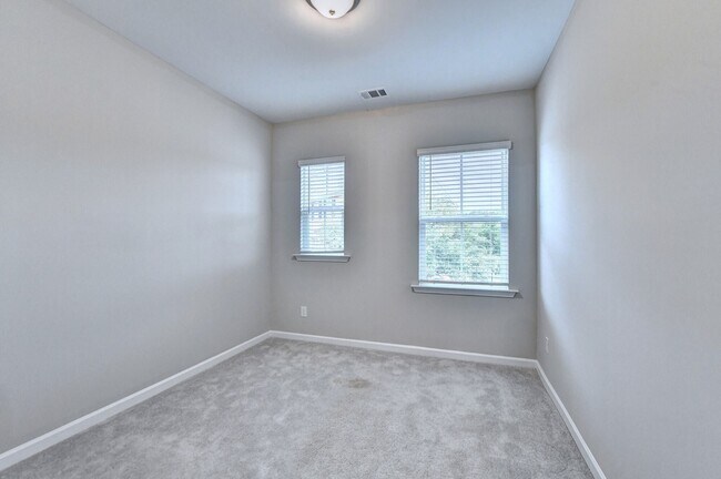 Building Photo - 4655 White St