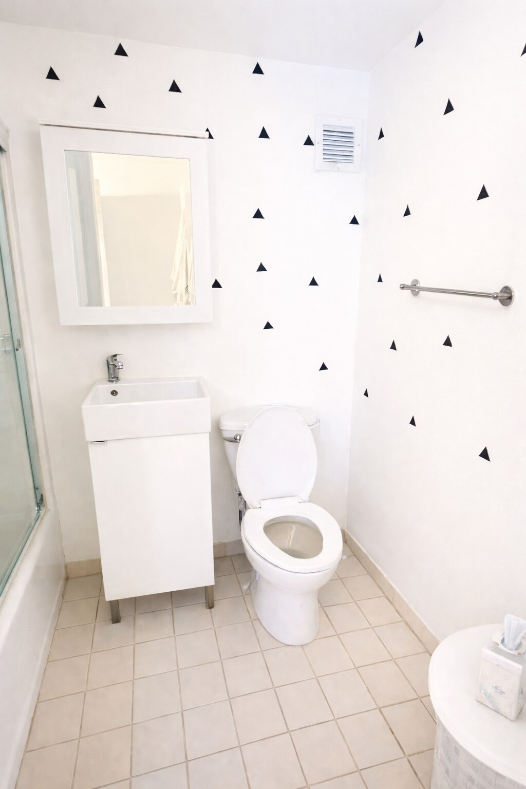 Building Photo - 5 Linden St