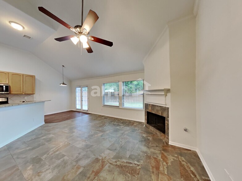 Building Photo - 30710 Country Meadows Dr