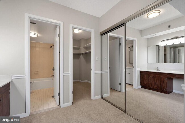 Building Photo - 3709 S George Mason Dr