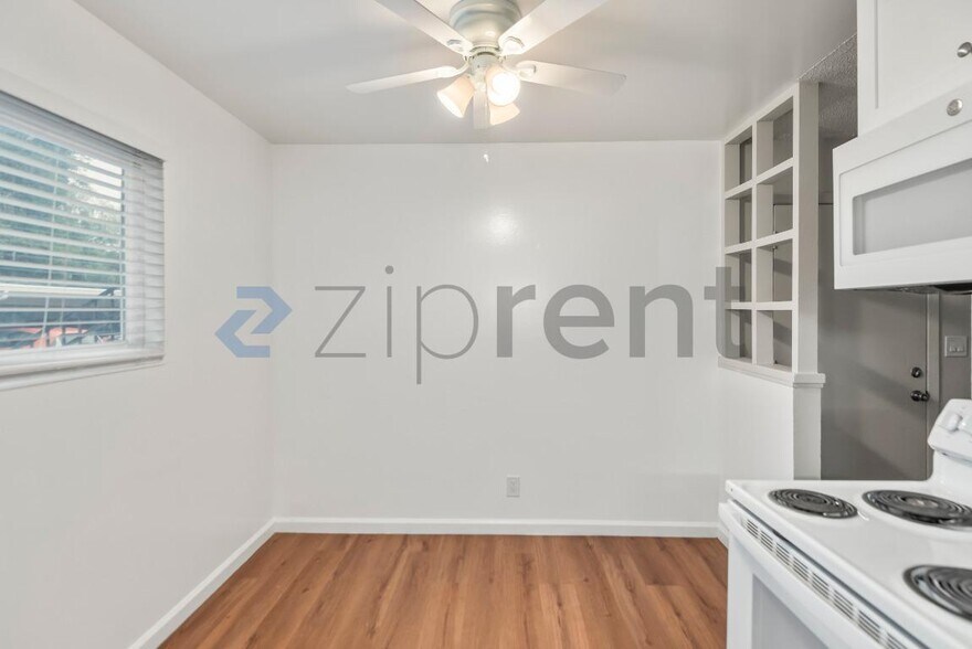 Building Photo - 1391 Vía Dondera