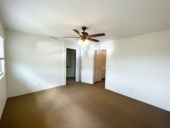 Building Photo - 3 BD/ 3 BA Townhome W/ Solar- Available no...