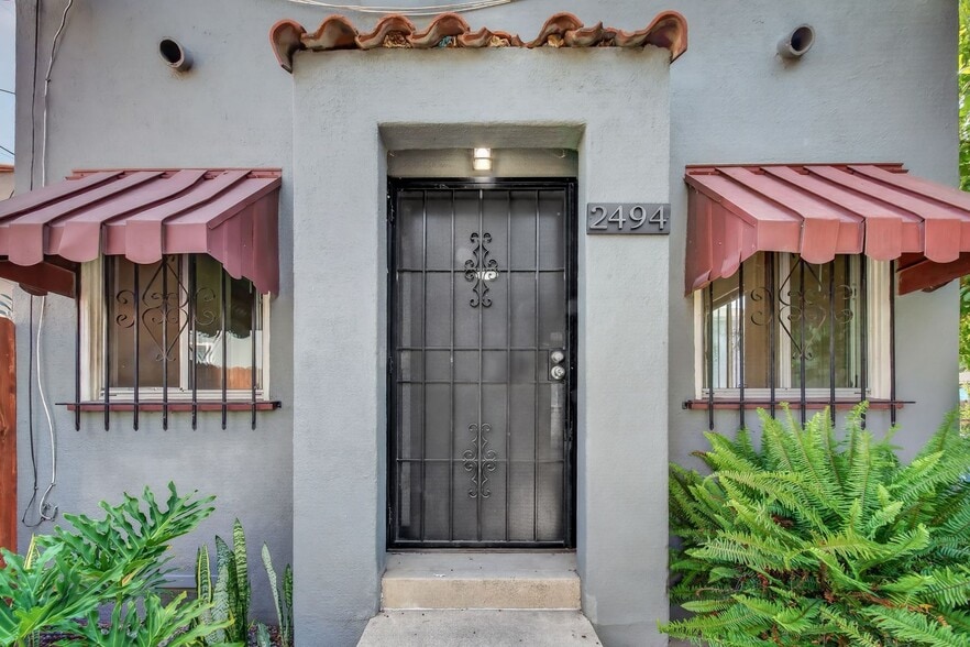 Building Photo - 2492 Pasadena Ave
