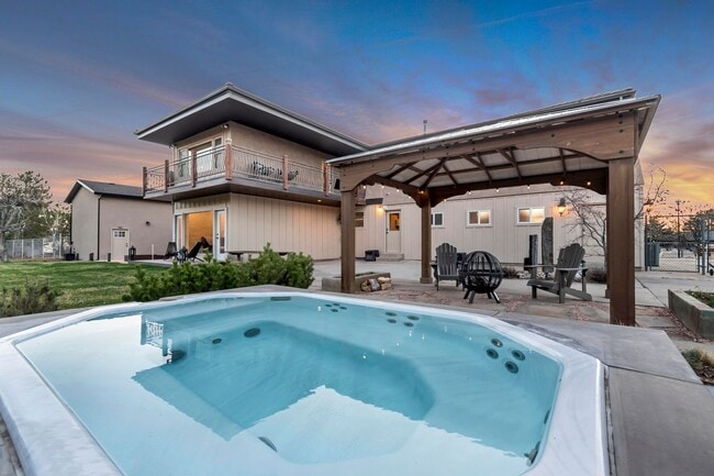 Building Photo - Beautiful 5-Bedroom Home in Sandy!