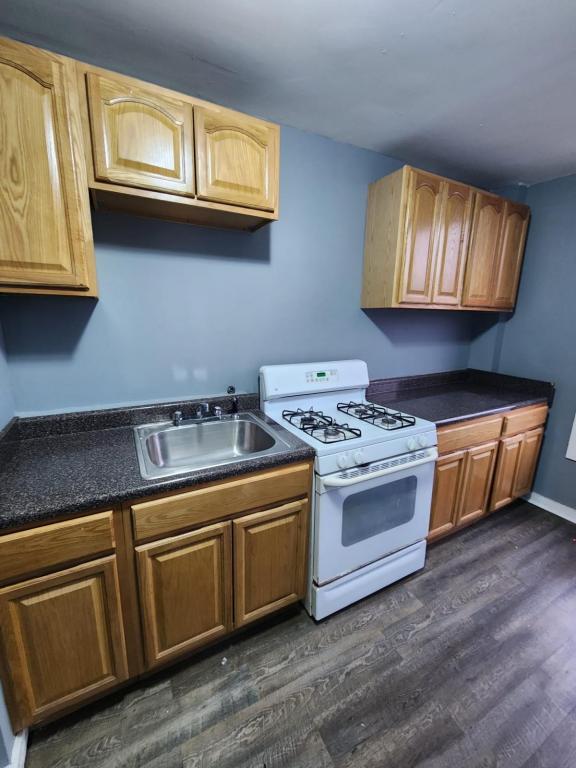 Building Photo - 256 Grand Street