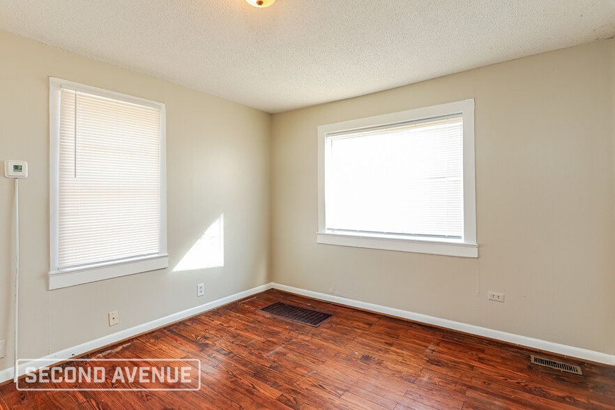 Building Photo - 208 Kentwood Ave