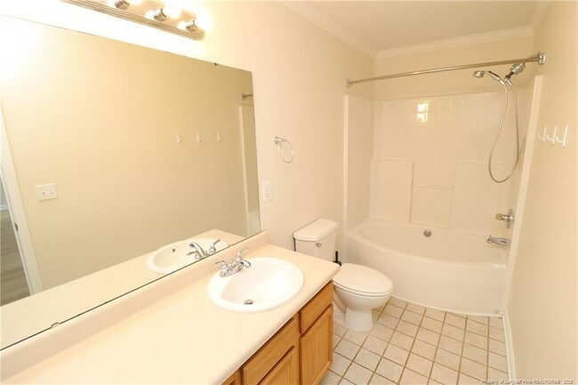 Building Photo - 240 Trayesan Dr