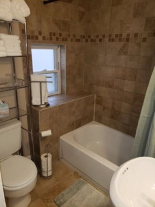 Building Photo - 32 Ferrin Pl