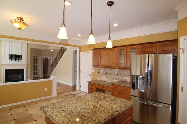 Building Photo - 565 Midhurst Pl
