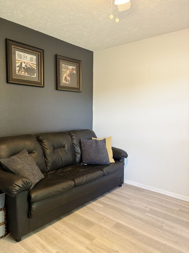 Building Photo - Pre-Leasing Now - Charming 3 Bed / 2 Bath ...