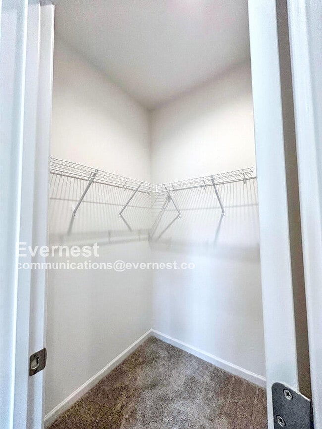 Building Photo - 1346 7th Ave SW