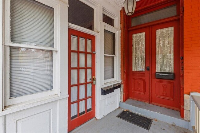 Building Photo - 329 E Union St