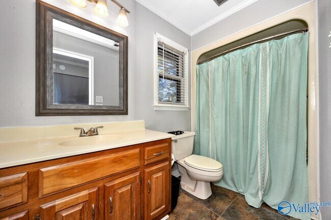 Building Photo - 404 Cloverleaf Dr