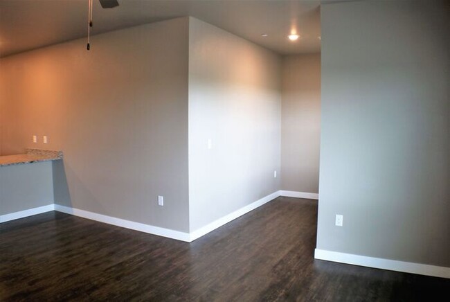 Building Photo - $1,325 | 1 Bedroom, 1 Bathroom Condo | Pet...