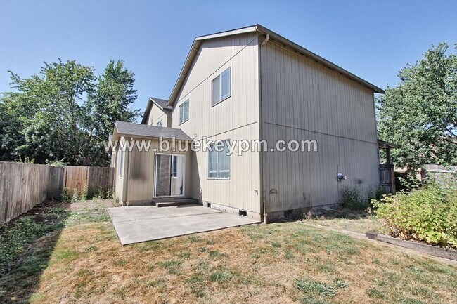 Building Photo - 3 Bed, 2.5 Bath Home Located Near Legacy S...