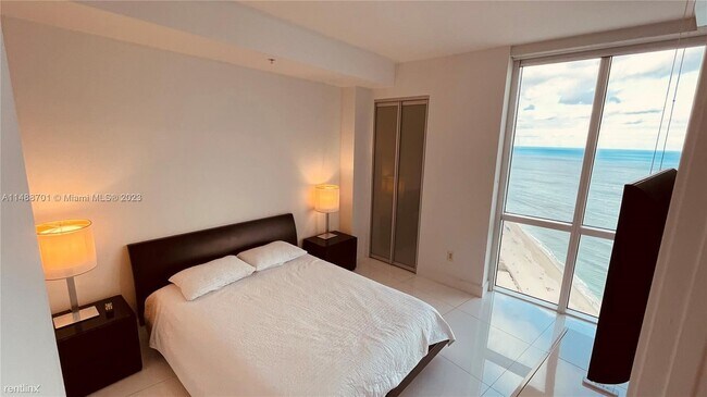 Building Photo - 2 br, 2.5 bath Condo - 18201 Collins Ave A...