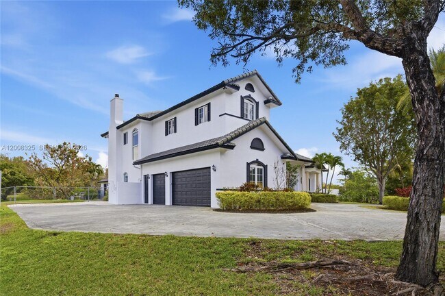 Building Photo - 20401 SW 48th Pl