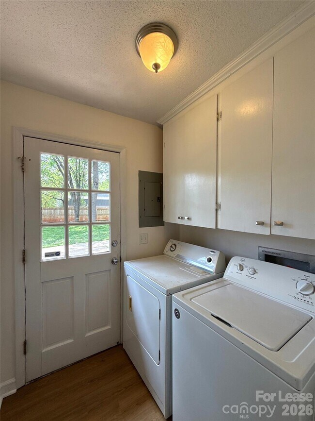 Building Photo - 1150 Cameo Ct