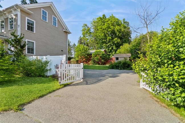 Building Photo - 120 Verplanck Ave