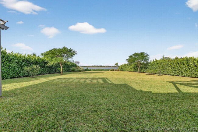 Building Photo - 799 Hookline Cir