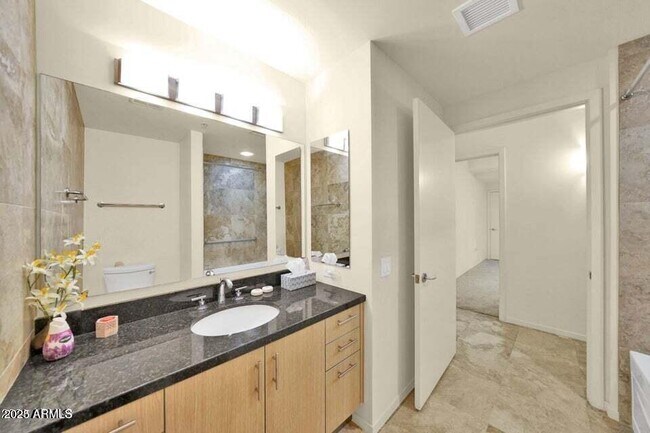 Building Photo - 7121 E Rancho Vista Dr