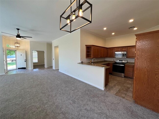 Building Photo - 909 Pruett Dr