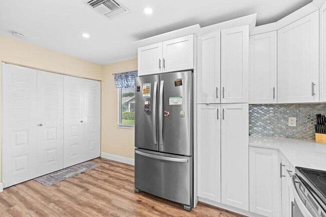 Building Photo - 2363 NW 13th Ct