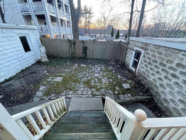 Building Photo - 200 Larch Rd