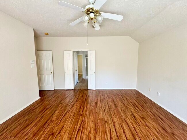 Building Photo - 2439 Shelby Park Dr