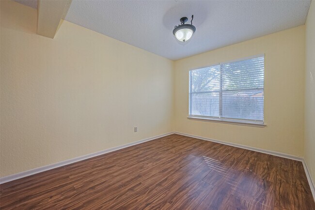 Building Photo - 5127 Smokey River Dr
