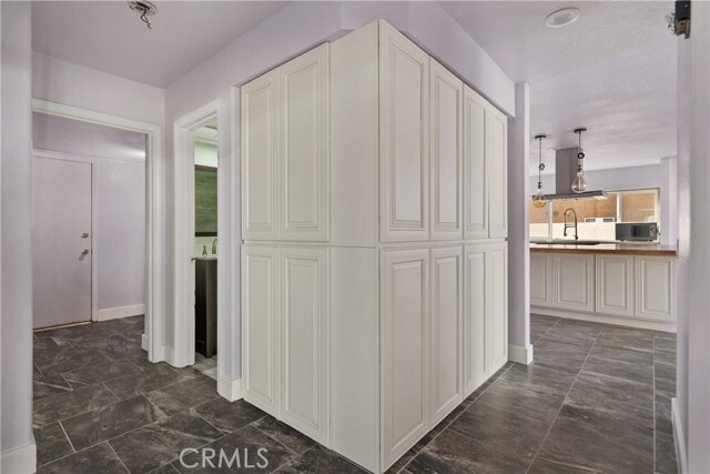 Building Photo - 3327 Deaver Dr